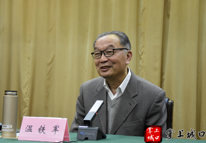 温老师讲座照片.png