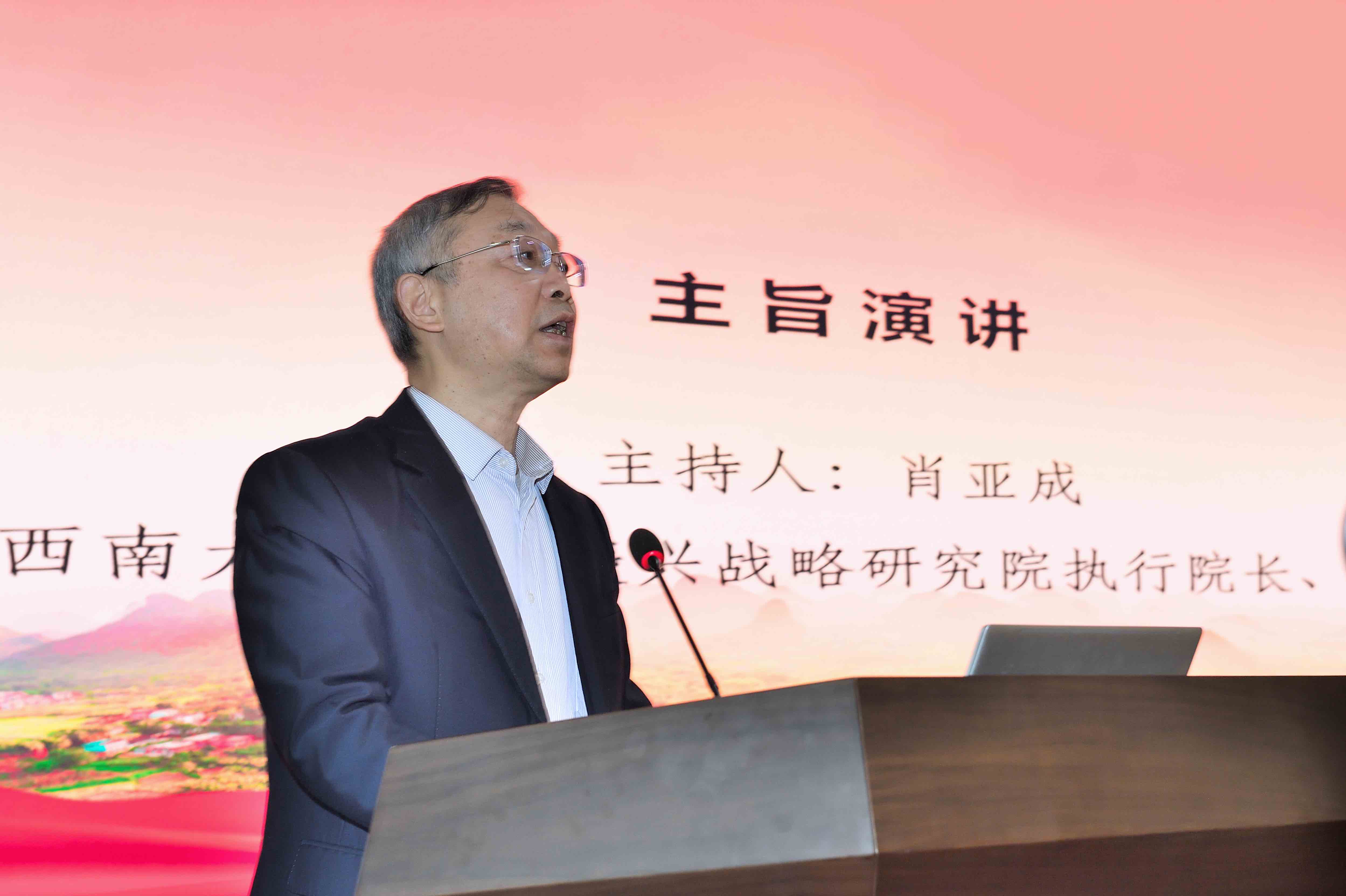 肖亚成教授主持照片.jpg
