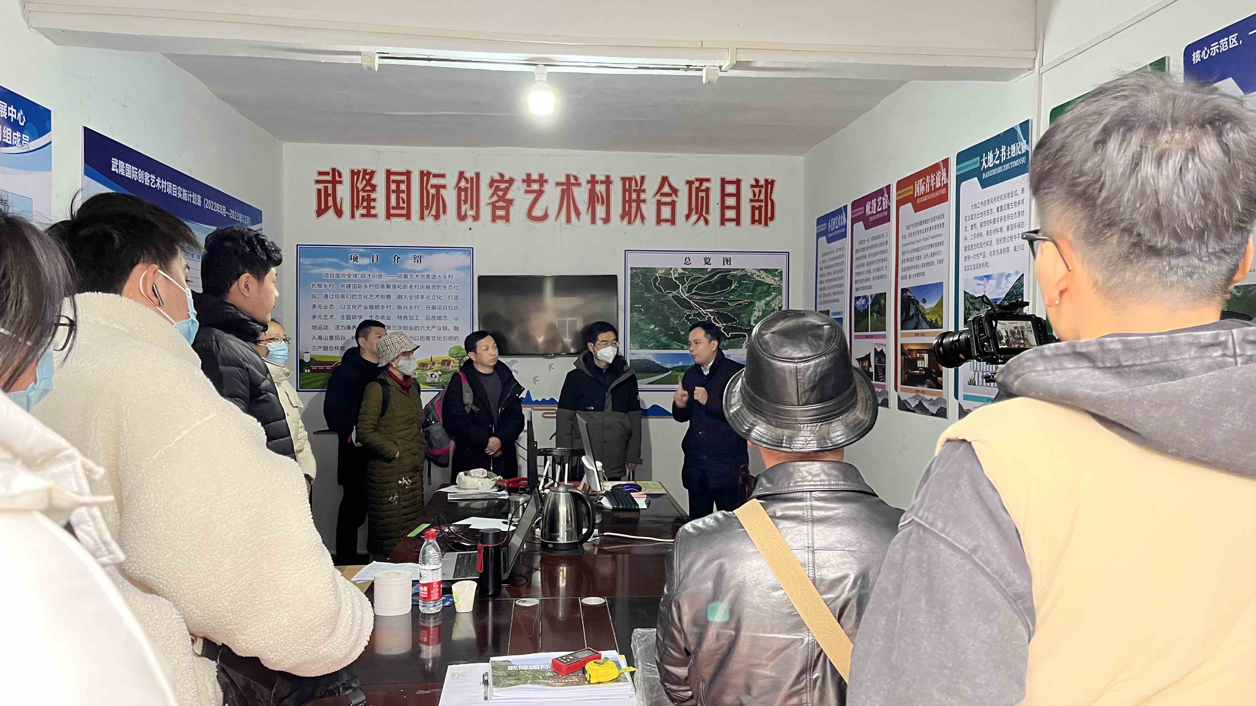 西南大学农学与生物科技学院师生前往双河镇石坝村调研.jpg