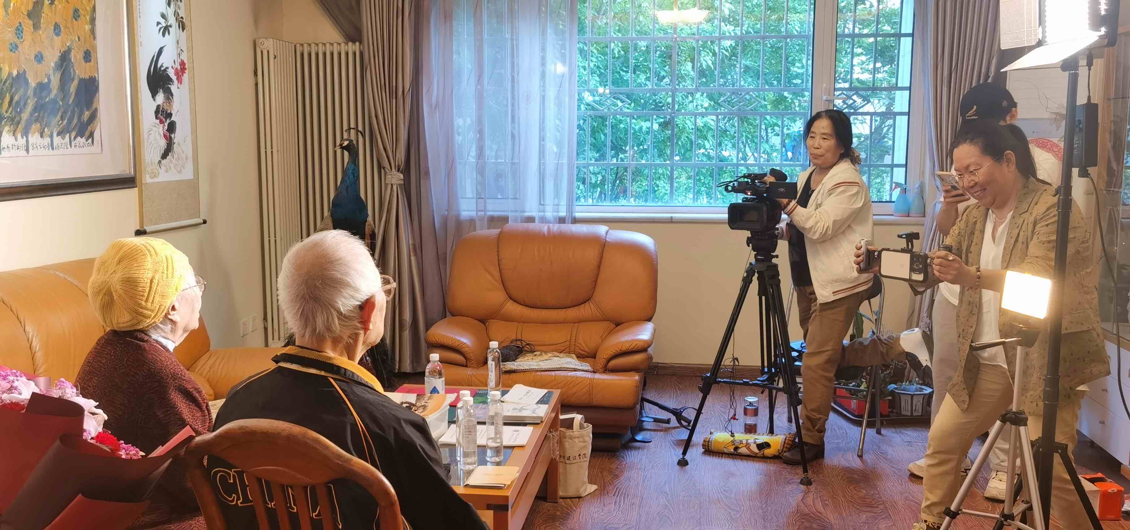 韩君倩导演团队进行录制工作.jpg