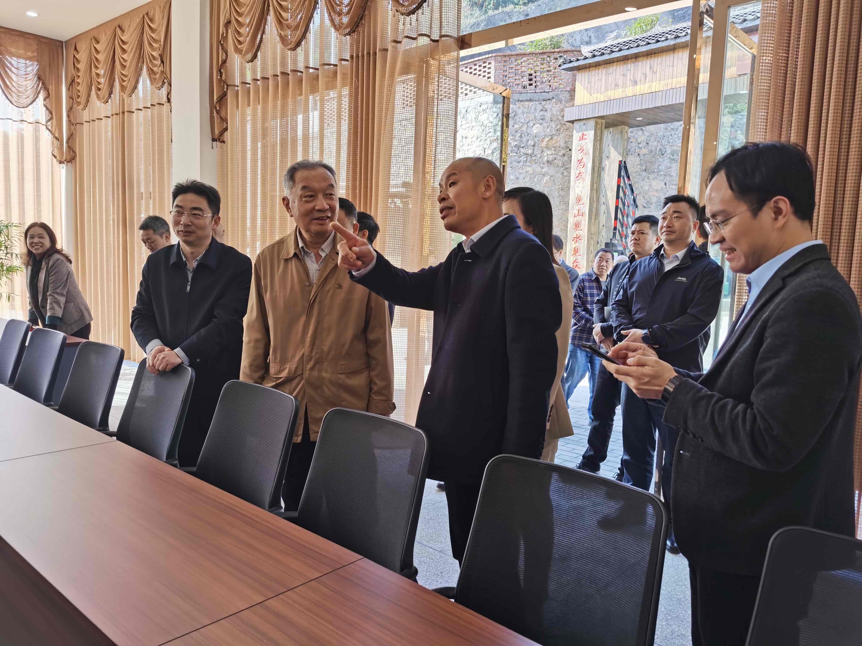 图4云上牧羊谷考察.jpg