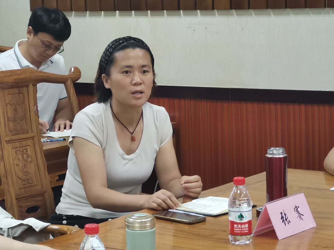 4-1-1与会老师进行发言.jpg