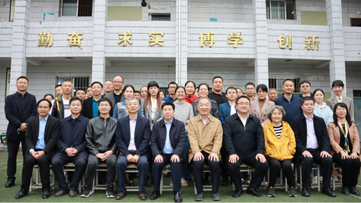图1:会场照片.png