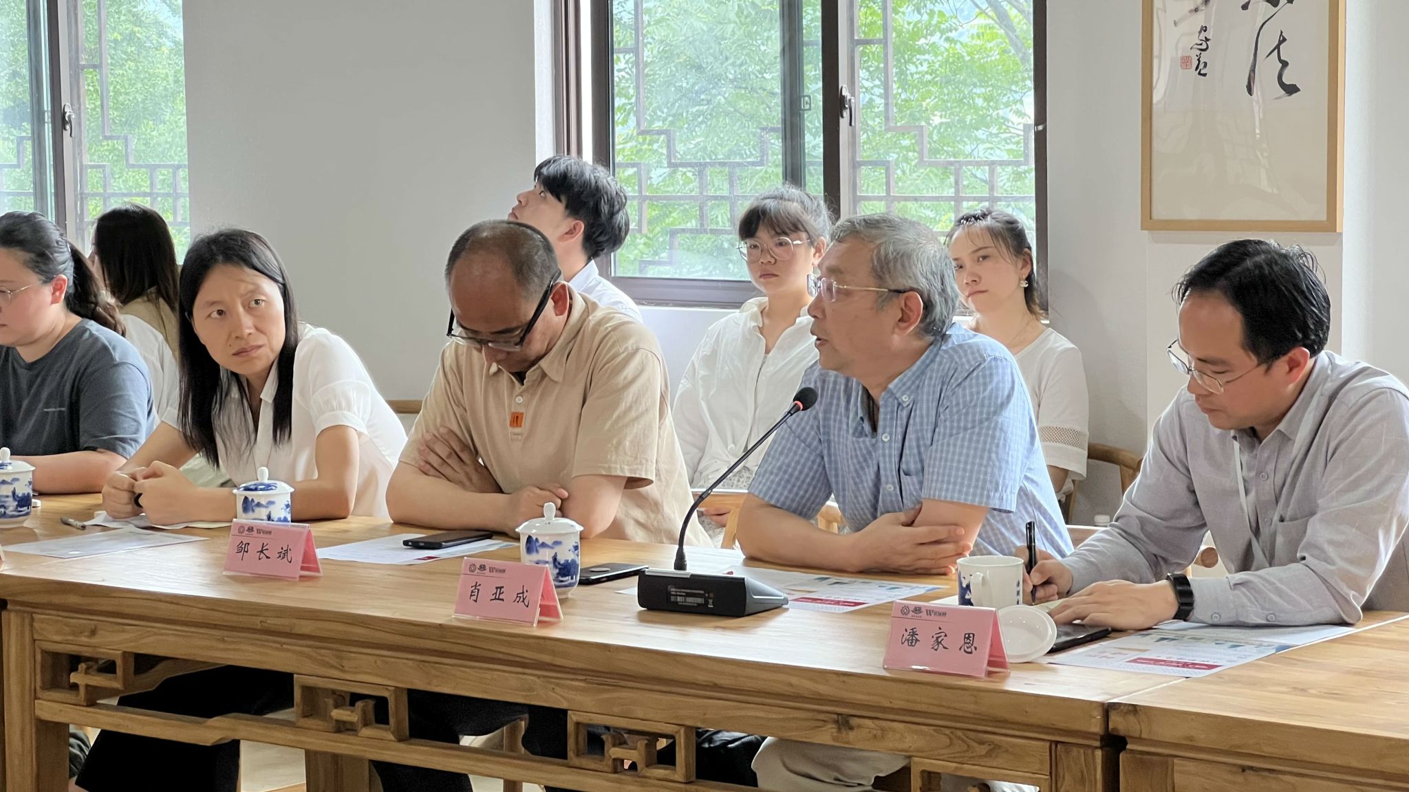 我校乡村振兴战略做爱直播
执行院长肖亚成在座谈会上发言.jpg